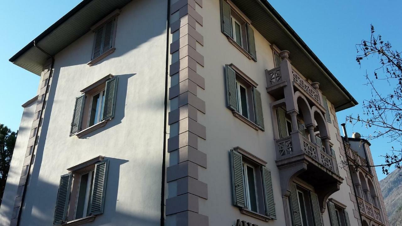 Bed&Breakfast Sweet Home Tirano Buitenkant foto